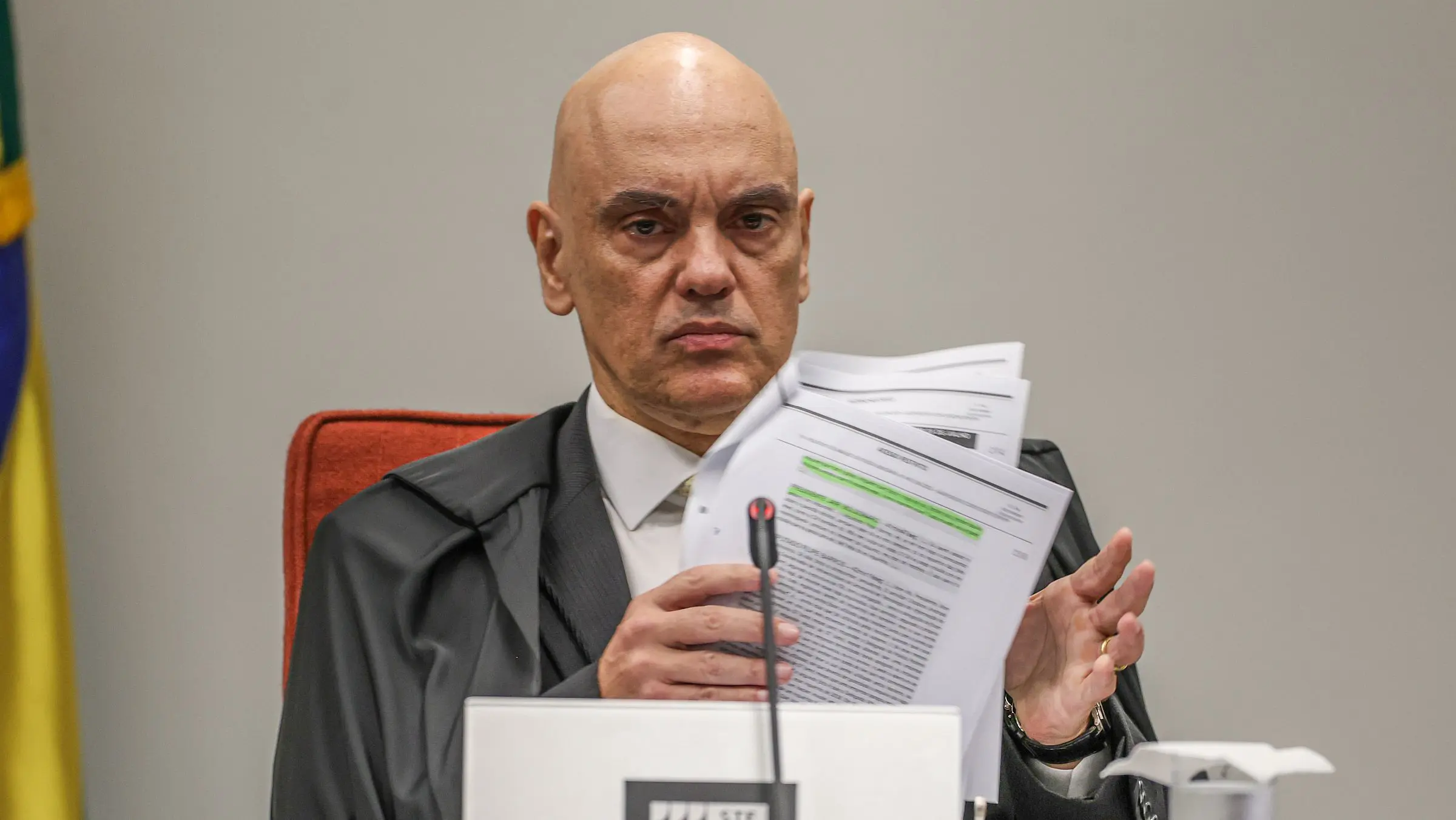 Moraes Determina Depoimento de Flávio Bolsonaro à PF em Investigação Envolvendo Lula