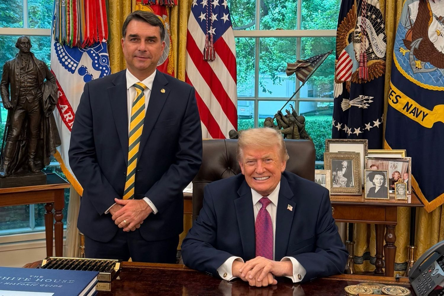 Em Washington, Flávio Bolsonaro Critica Impostos do PT e Defende Isenção do Pix contra Sanções dos EUA